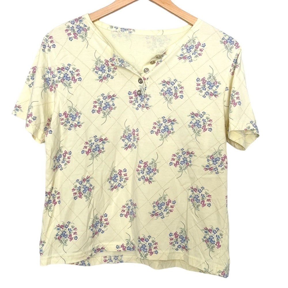 Floral bouquet cottagecore graphic quarter button t-shirt, large
